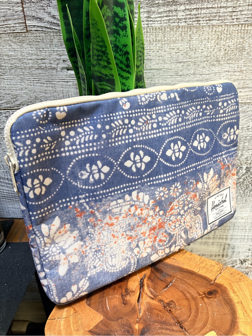 Herschel | "Faded Indigo Denim" Paisley/Floral 16" Laptop Sleeve - Blue/White